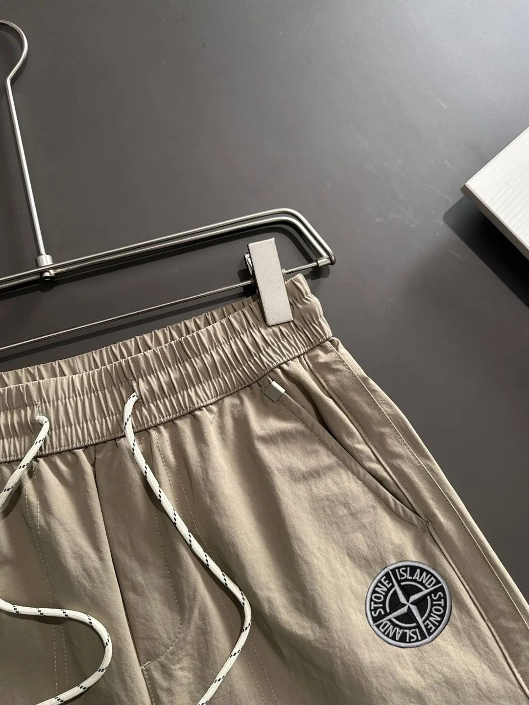 🅿️390 next day shipping Stone Island 2025 spring and summer new elastic band casual pants, thin counter custom fabrics, high breathability and comfort, impeccable details, brand element design concept, reflecting high quality. It feels delicate and soft! It presents a casual cut and the upper body shape is great! Size: M-4XL